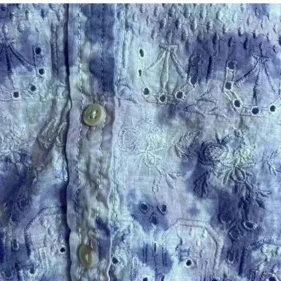 Pilcro Anthropologie the Cate Classic Button Down
Long Sleeve Size Small - Picture 10 of 12